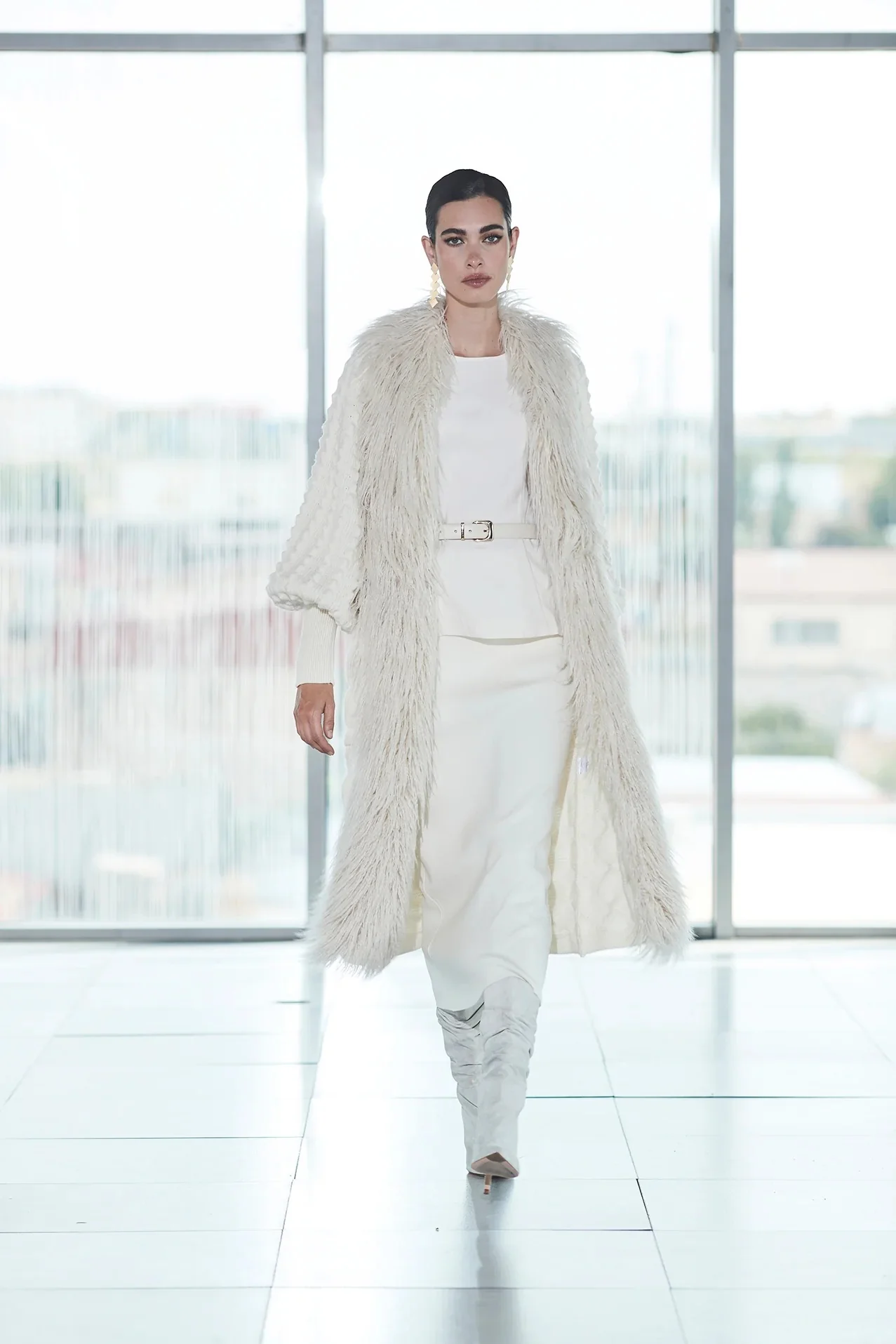 Abrigo Largo Marfil Pelusa T.E.