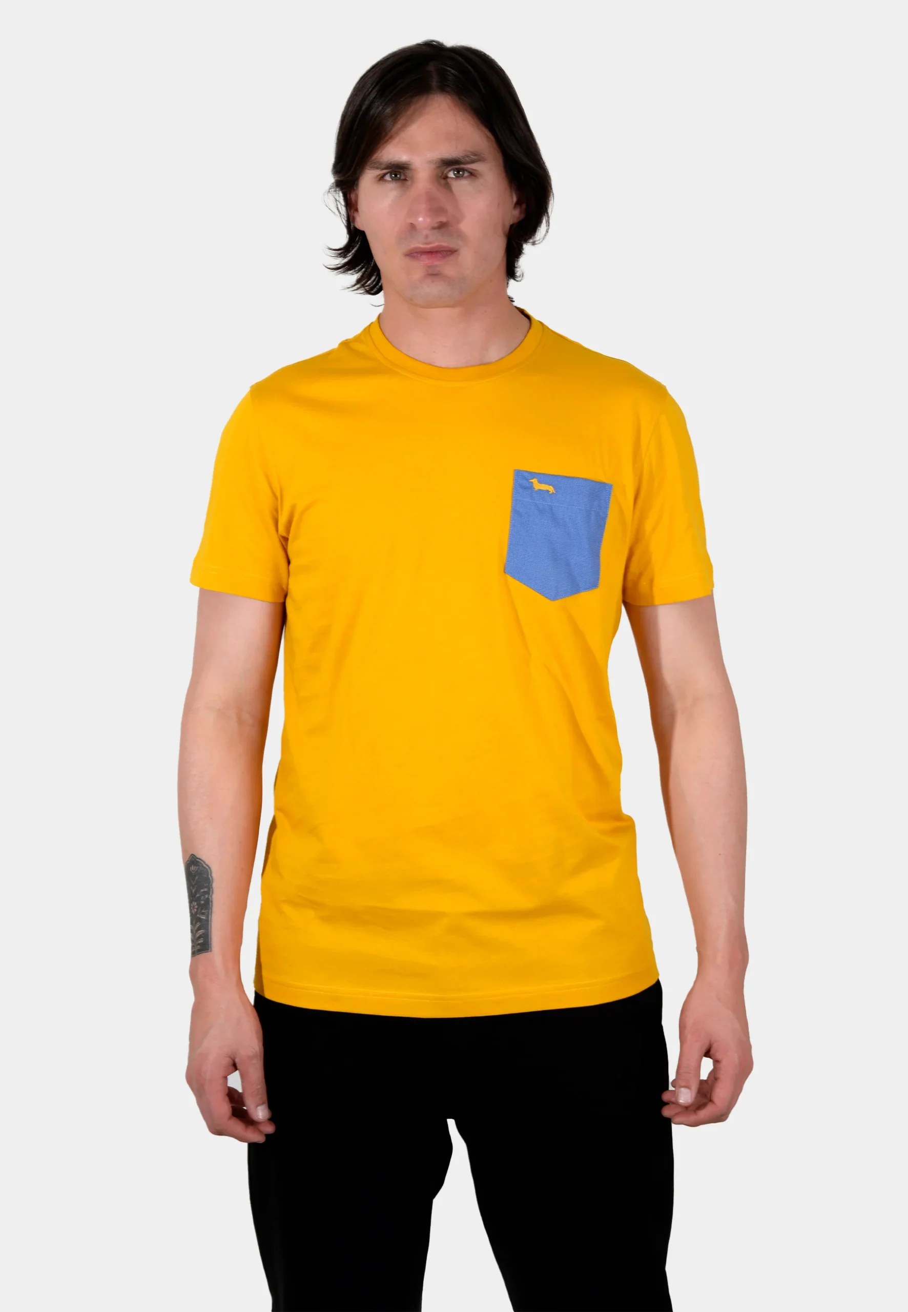 Camiseta Amarilla con Bolsillo Azul H&B
