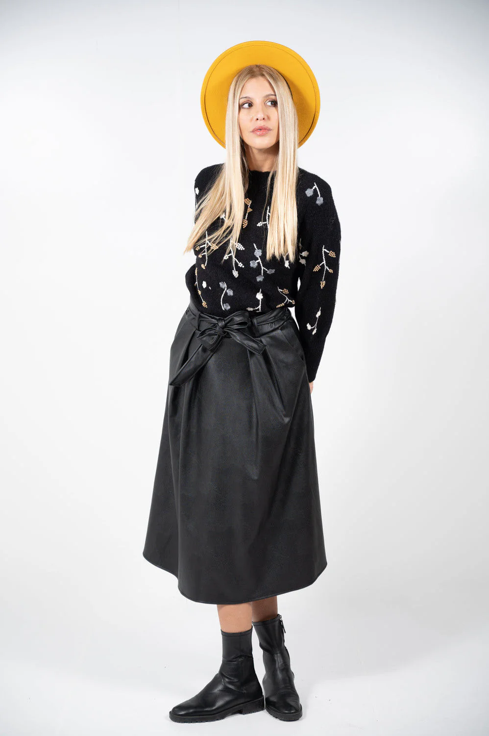 Falda polipiel negra