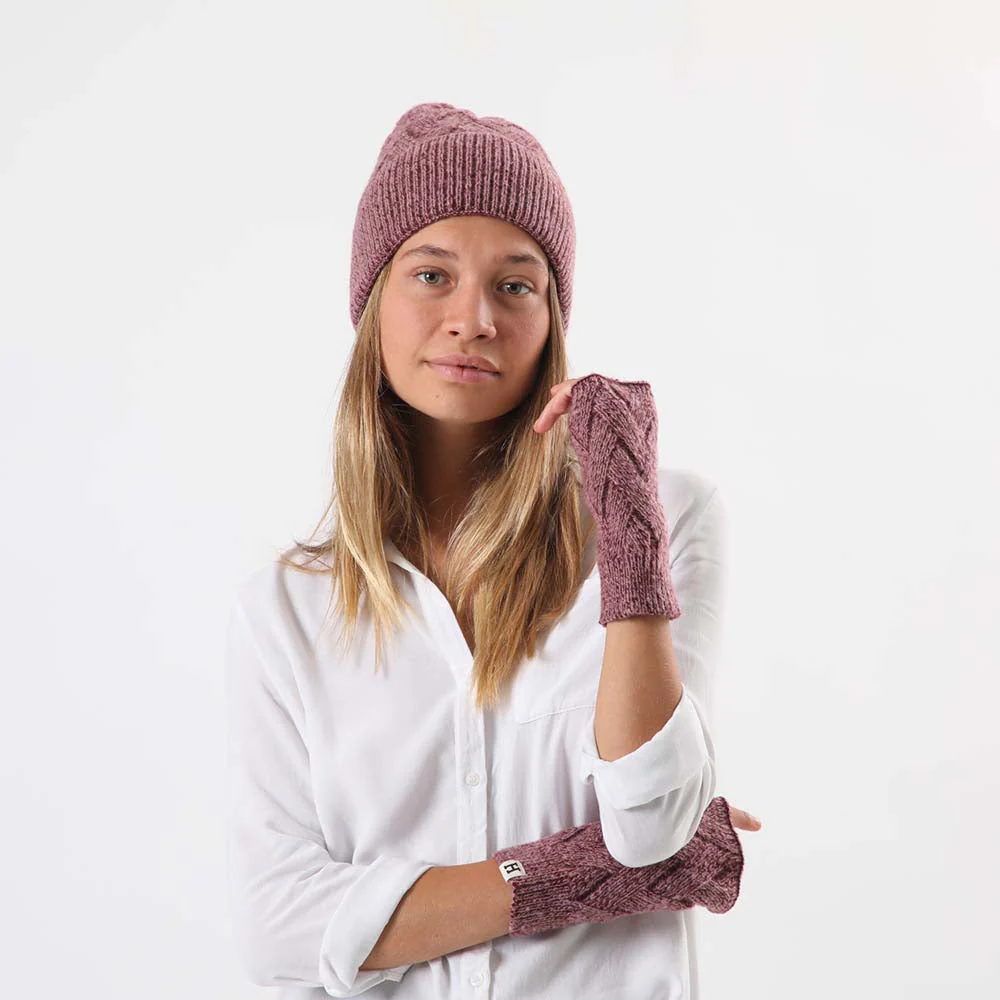 Set De Gorro Tejido Y Guantes Cortos. Redes Rosada Humana - Imagen 3