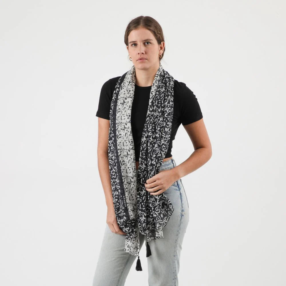 Pañuelo Estampado Adelfa Negro Humana - Imagen 3