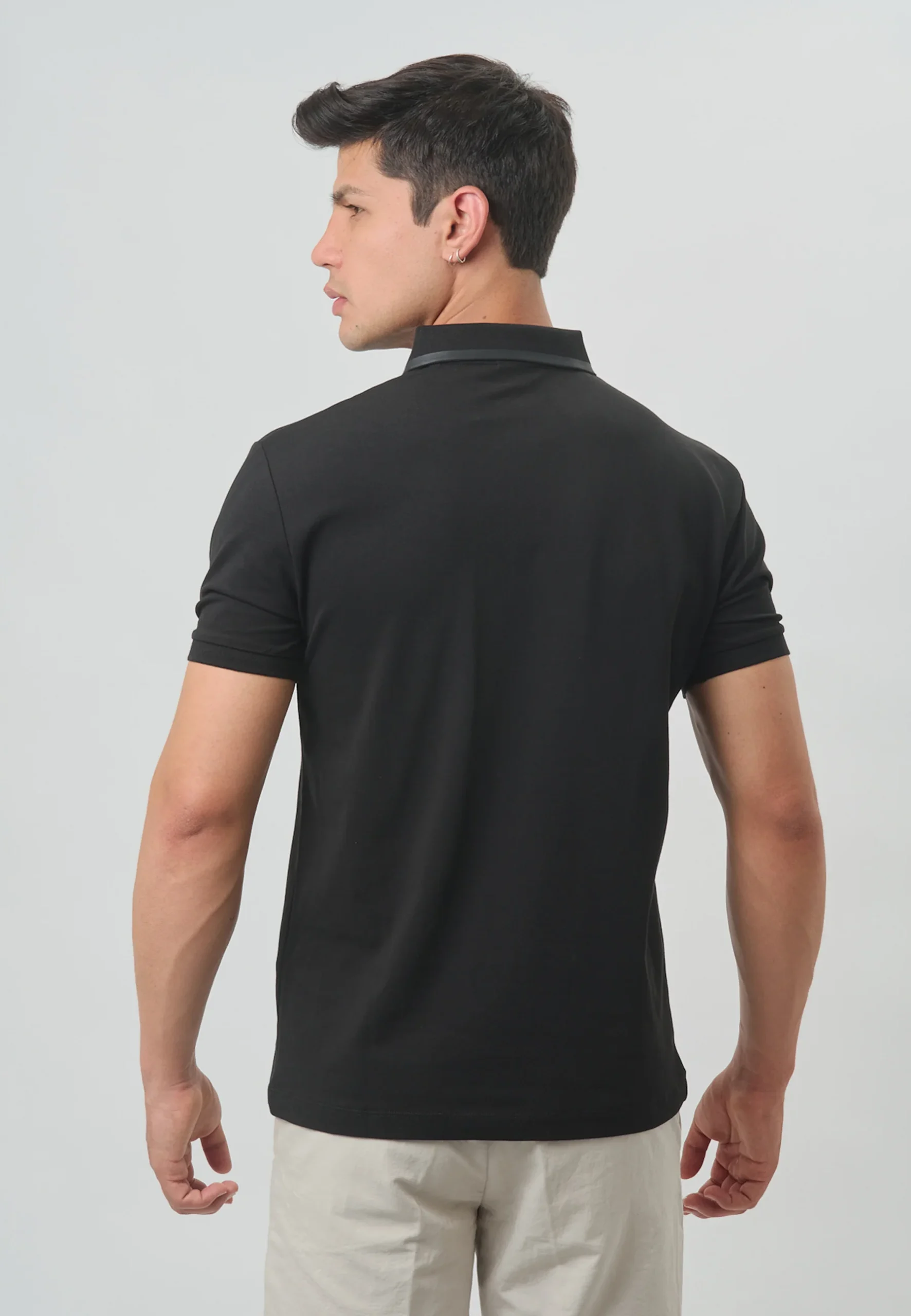 Camiseta Polo Hombre Negra Logo H.L. - Imagen 3