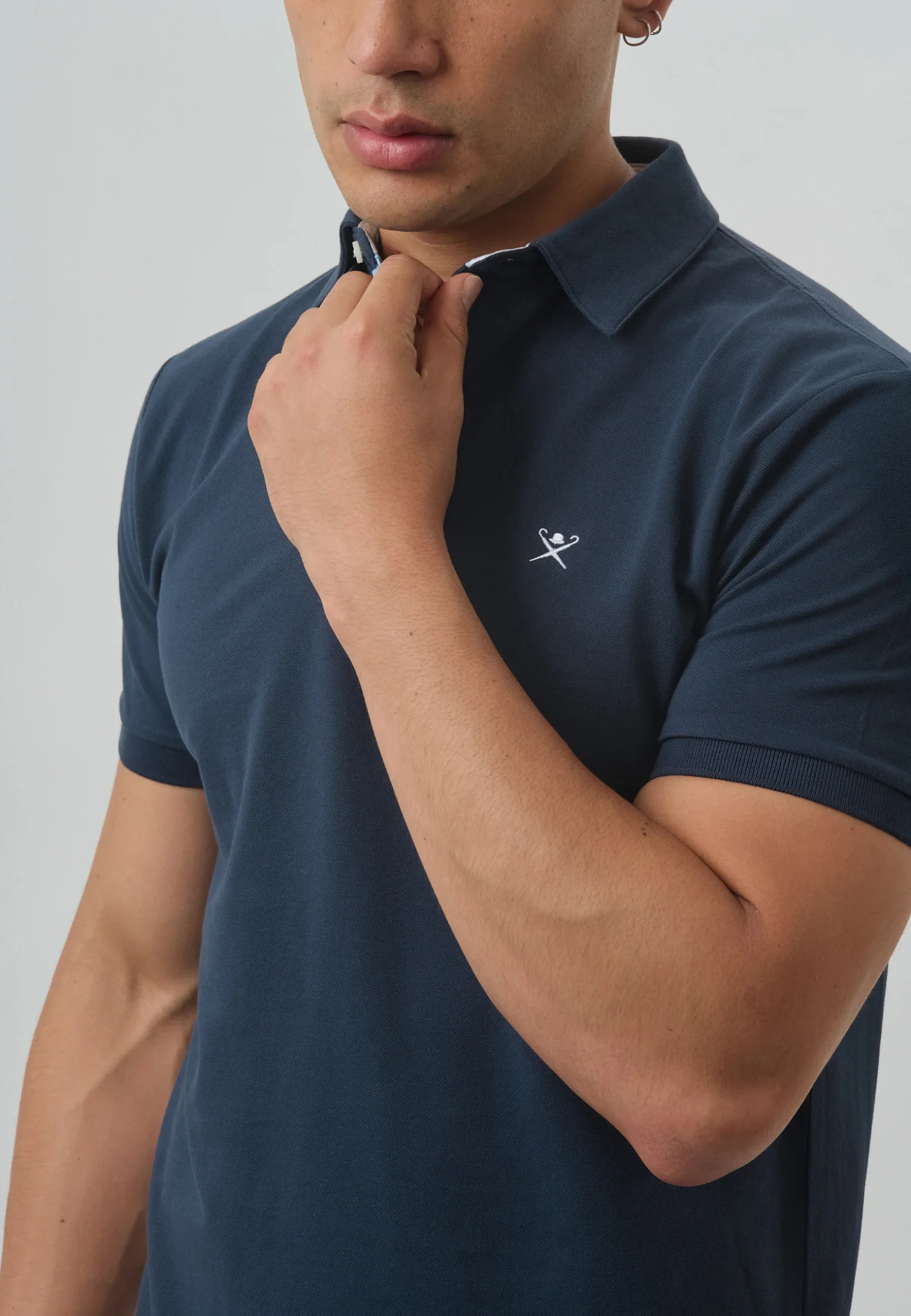 Camisa Polo Hombre Navy Azul H.L. - Imagen 4
