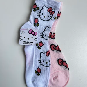 2 Pares de Calcetas Hello Kitty Moños