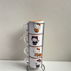 4 mini tazas Hello Kitty Halloween
